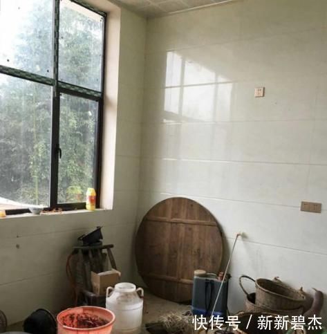 笑疯|农村爷爷独特别墅,真是“表里不一”,外面高大上,里面估计笑疯