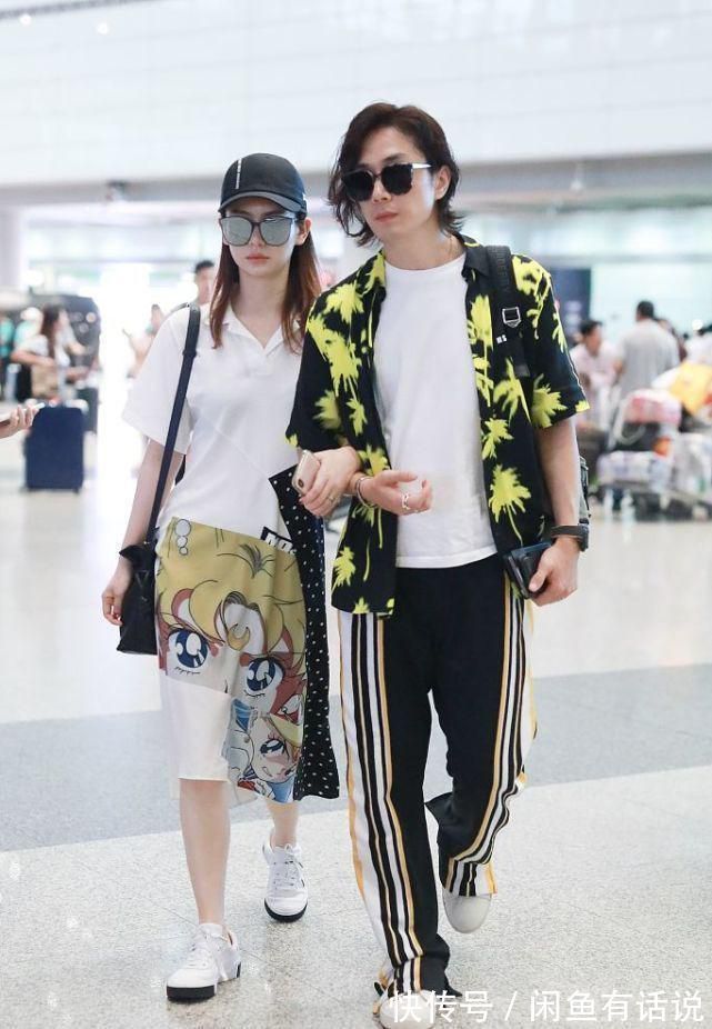 甜蜜感|戚薇两口子走机场,穿紧身裤秀漫画腿,李承铉穿近3万外套还挺潮