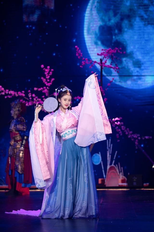 貂蝉|张予曦cos王昭君,美则美矣,但不适合她,应该跟袁冰妍换一下