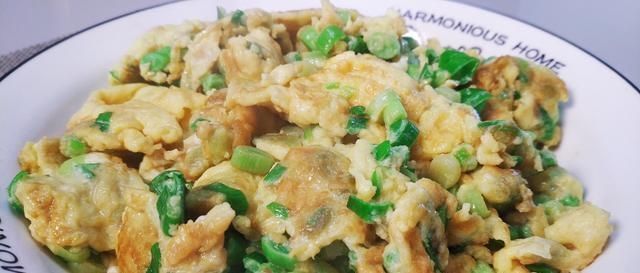 蒜苗炒鸡蛋,先炒蒜苗还是鸡蛋教你小技巧,味道鲜上鲜,太香了