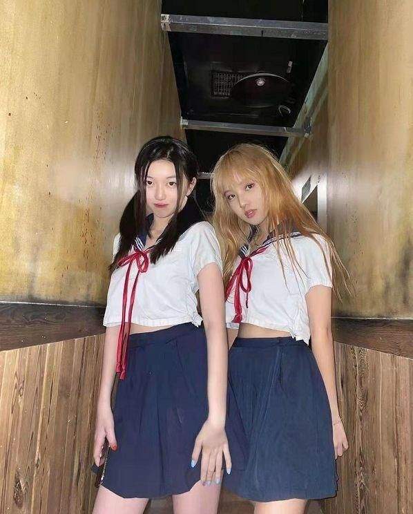 前卫 李嫣真着急长大,穿350鞋打扮似大人,扎韩系发型太有艺术家气质