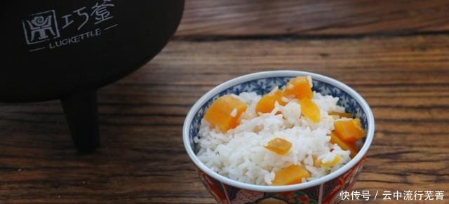 米饭我们经常吃,加上一点红薯,吃的更加健康营养