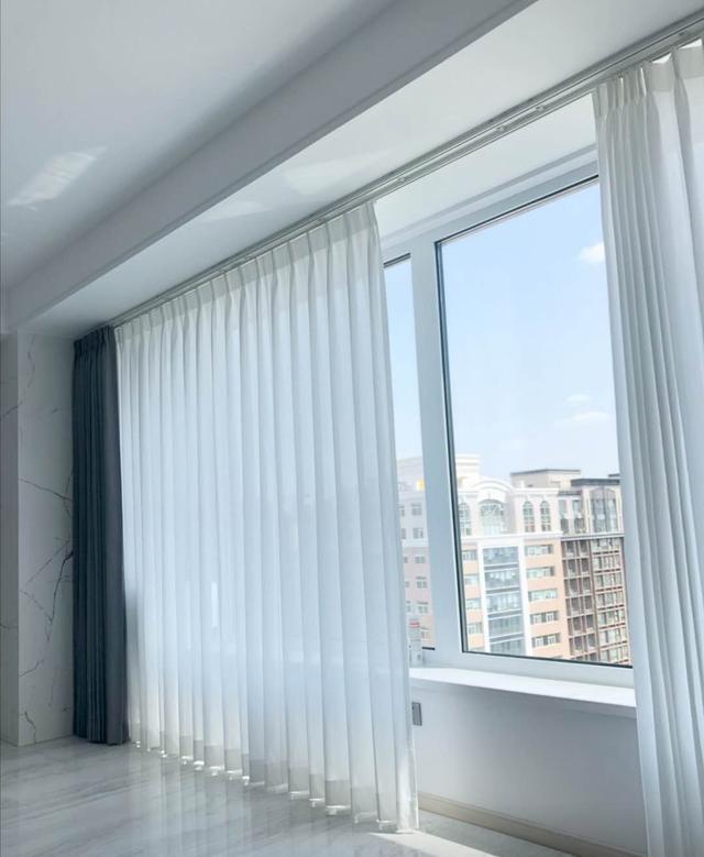 罗马杆|越来越多人挂窗帘不用罗马杆了,现在流行装这种,简洁美观又实用