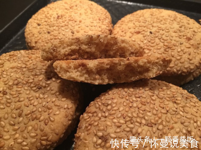 芝麻酥饼别再出去买了，教你在家自制芝麻饼，一顿5个都不够！