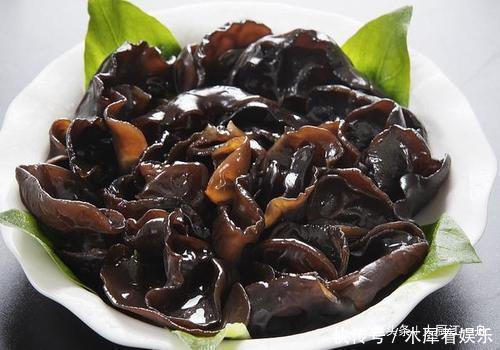 入锅内|肉末木耳,直接下锅就错啦,难怪不脆不入味,大厨这样做才对