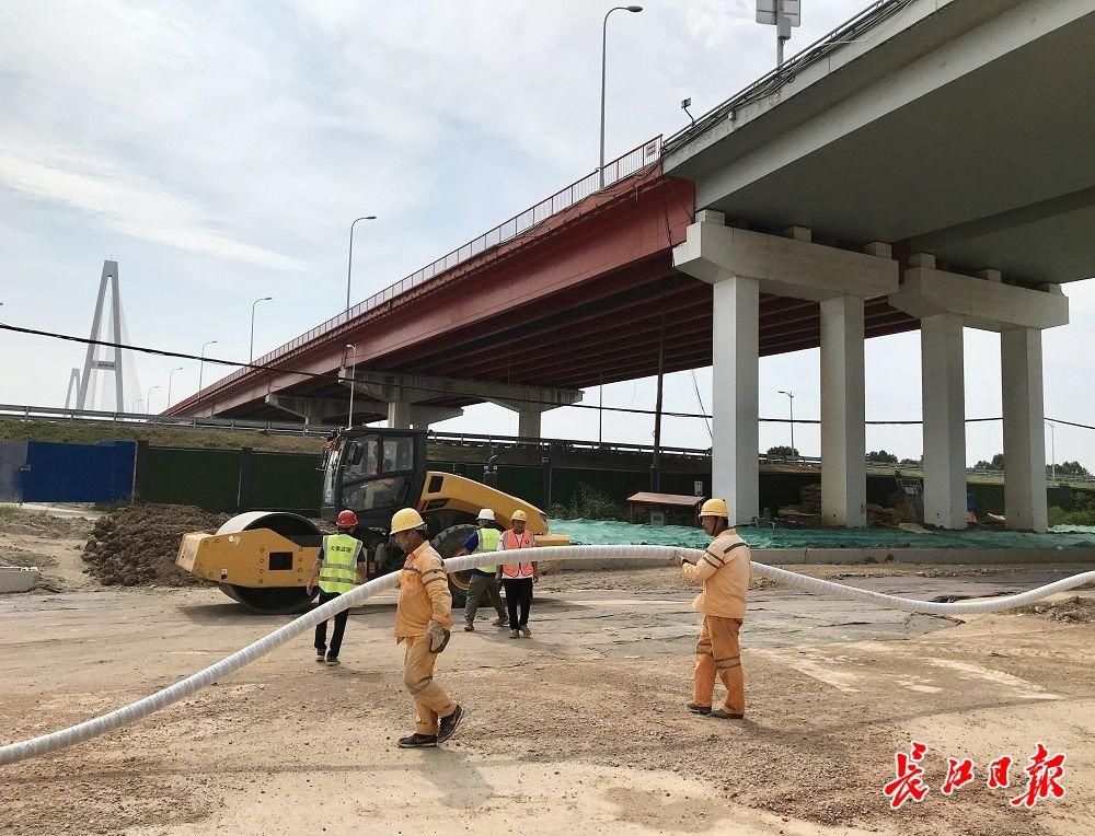 长江日报|中秋假期，这一家三口在工地团圆