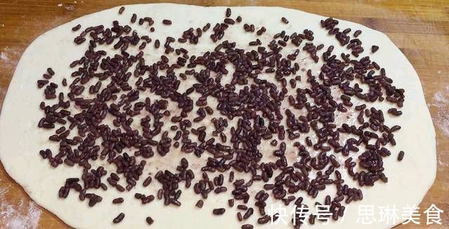 如果你家里有面粉，你必须试试很容易让它变得柔软和甜美比油条还好吃