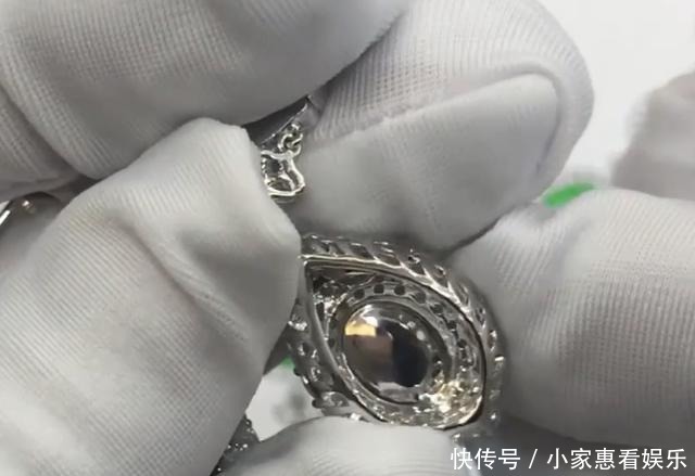 小黄|十四颗满绿蛋面,重新设计成套装项链和耳环,是种什么体验