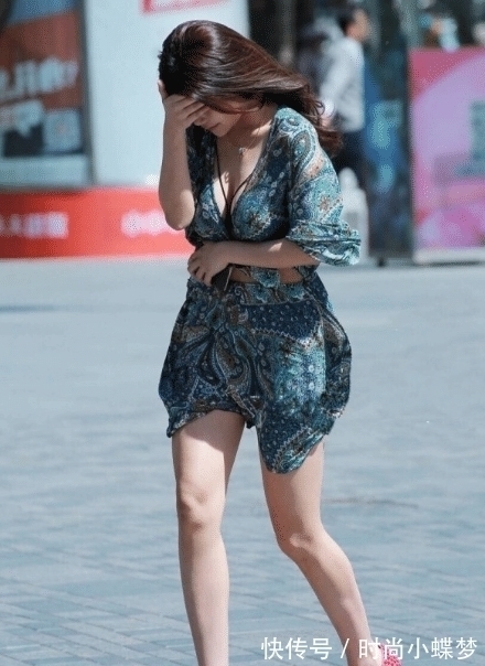 鞋子 仔细一看, 美女在鞋面上铺层“刺”, 生怕路人不看你?