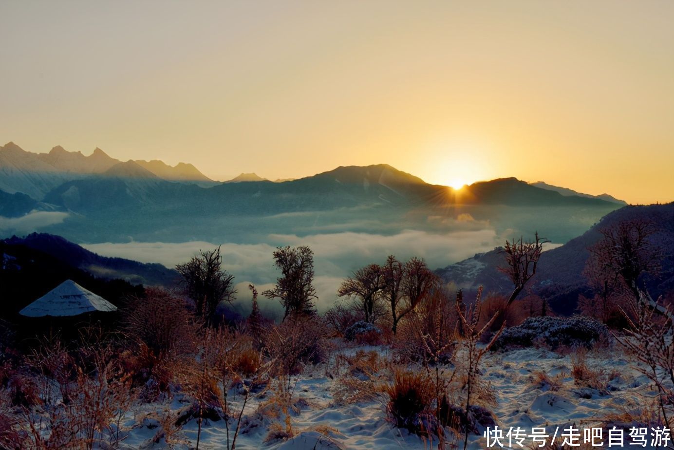 红军长征翻越的第一座雪山，山上云海绝美，有着不输江南的美景