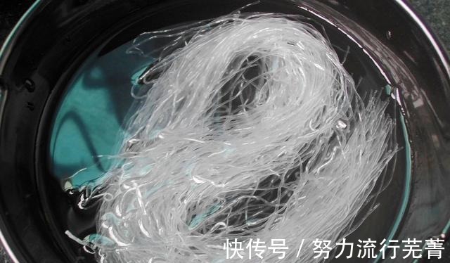 芹菜段|粉丝虾米芹菜汤,鲜嫩爽口,滋味十足的口感,真是美味的不得了!