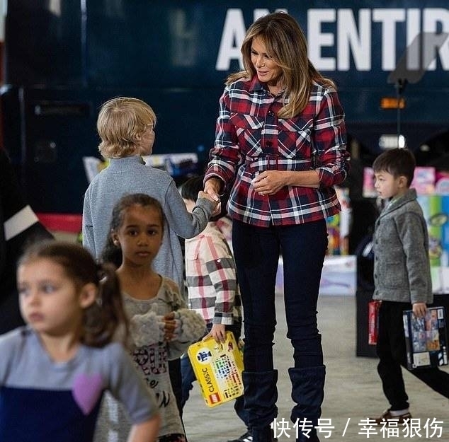 终于|梅拉尼娅终于不穿大衣长裙,三千红格子衬衣配瘦腿裤秀腿,太减龄