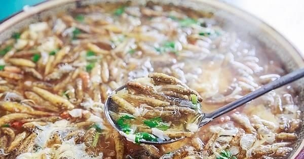 河里这种“虎皮纹”小鱼，煮汤比鲫鱼鲜美，如今几乎绝迹