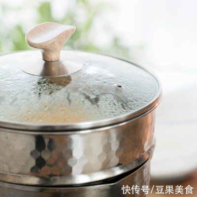 早晨来一碗小米南瓜卷，大人小孩都爱吃