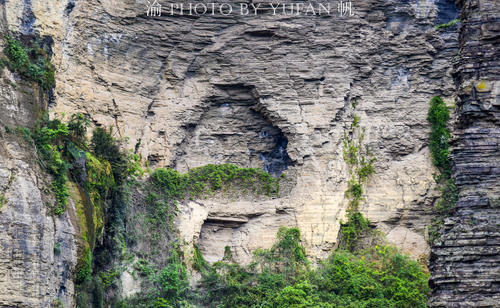 金佛山烛台峰，自驾才能领略的奇峰飞瀑，绝壁上惊现两大未解之谜