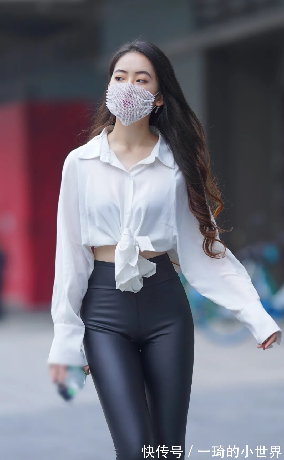 身材高挑|夏季穿紧身皮裤很霸道,魅力效果不输瑜伽裤
