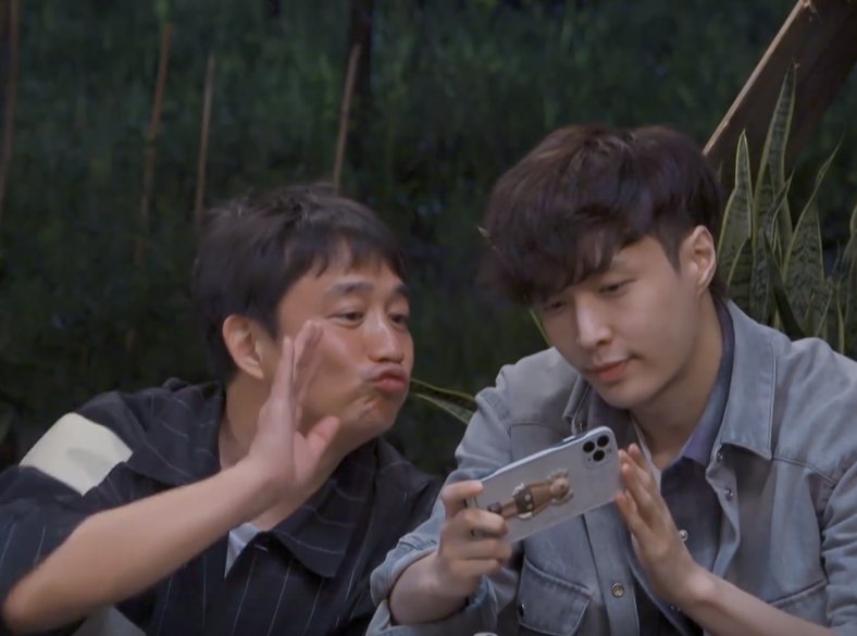 张艺兴|黄磊视频连线黄渤梦回《极挑》,张艺兴最后的小动作暴露兄弟感情