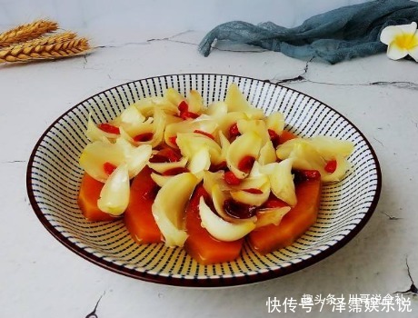 不对|蒸南瓜,直接上锅蒸是不对的,大厨多加1步,南瓜甜嫩更亮丽