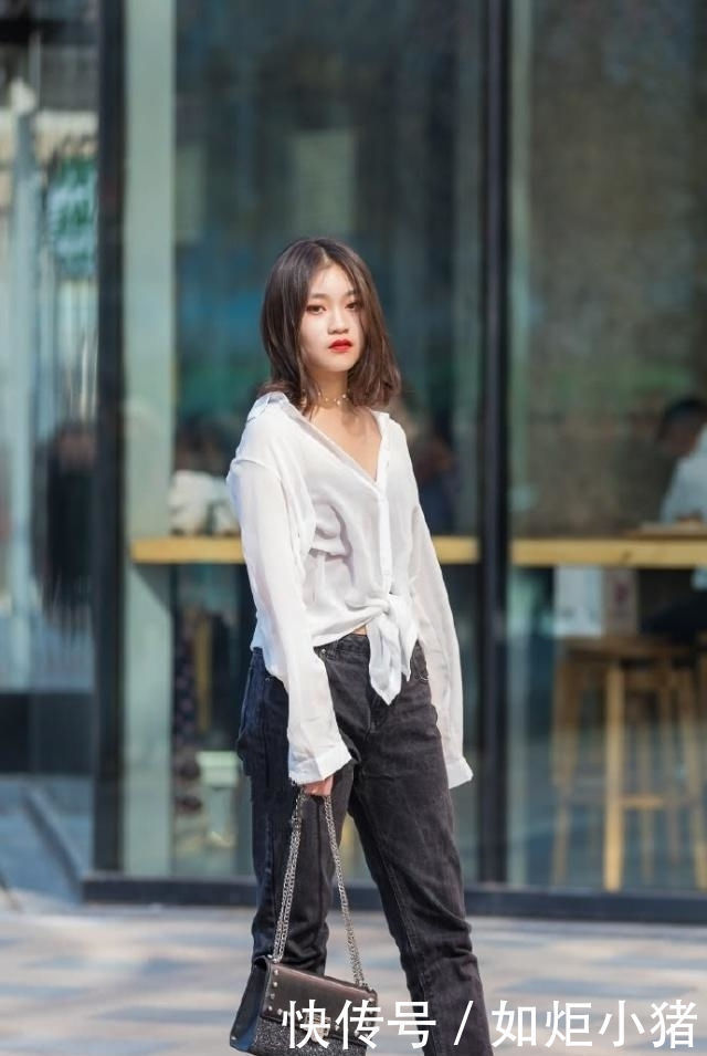 路人街拍,身姿摇曳的打底裤美女,散发出女神气场!