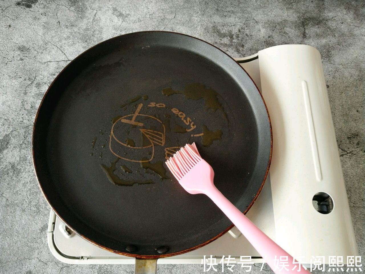 菠菜汁|菠菜和鸡蛋摊成饼,5分钟就做好,营养美味,孩子很喜欢吃