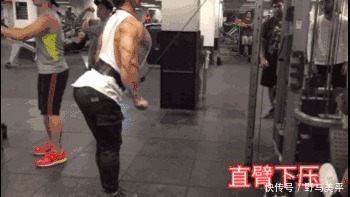 屈髋|想要练出强悍的核心力量,不要错过了健腹轮,同时刺激全身肌肉