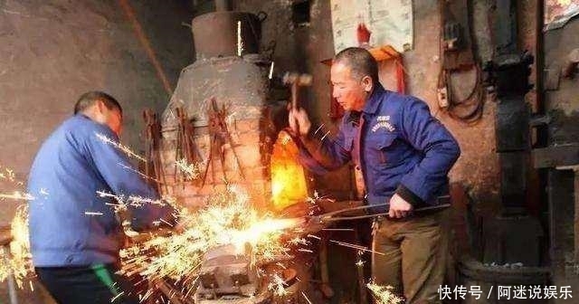 关公拿的什么刀 关公拿的什么刀