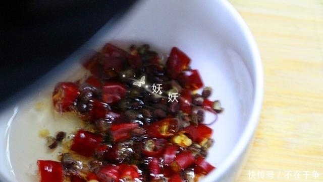 西葫芦|给你一个西葫芦的新吃法,不开火,无油烟,清香嫩口停不下来