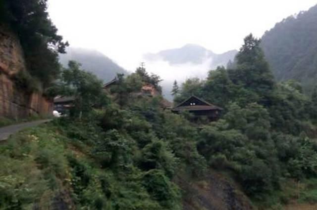 打工仔回到家乡,再钓一次故乡河里的小鱼