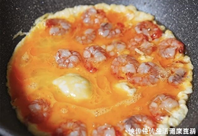 维生素虾仁和它是天生一对,我家隔三差五吃,雷打不动,常吃对眼睛好!