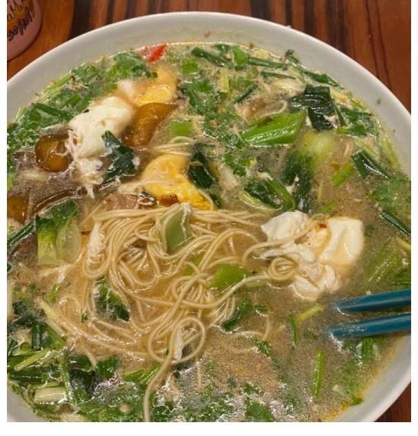 贪玩蓝月|蔡少芬深夜与老公同吃一碗面，头挨头太有爱，网友：狗粮吃饱了