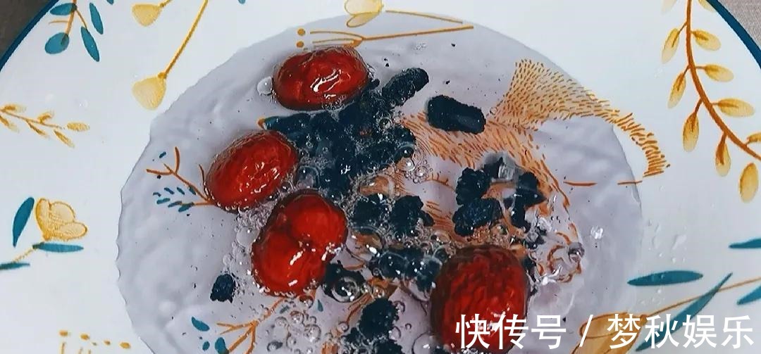 红枣核|96岁爷爷吃了40年的养生配方,头发黑人也精神,快为父母收藏起来