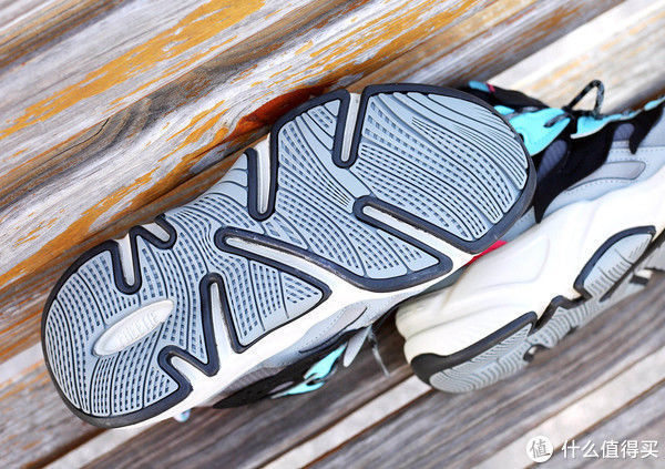 复古风 智趣测评 篇三百二十五:小米有品新上的老爹鞋测评,自带电加热,炫酷还保暖