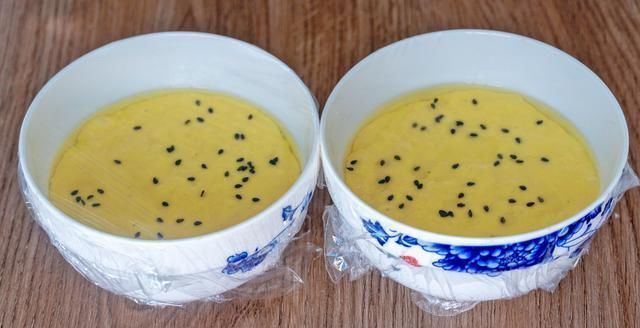 糯米粉新吃法,加3个鸡蛋搅一搅,手不沾面就做好,比蛋糕还好吃