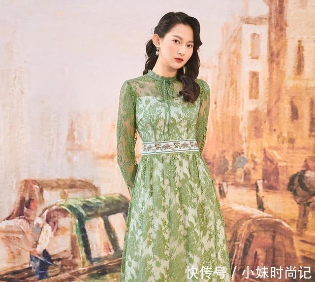 最近火了一种裙子叫“民国裙”, 带着中式的典雅与现代的时髦风尚