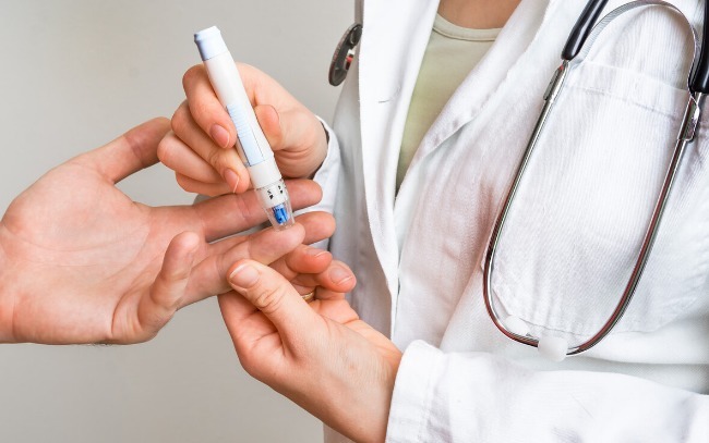 忌口|血糖高，要少碰2菜，忌口2果，给胰岛“减负”，血糖悄悄降下来