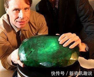 珍珠 这么有份量的珠宝,可不能作为日常首饰所佩戴,超大个头极其罕见!