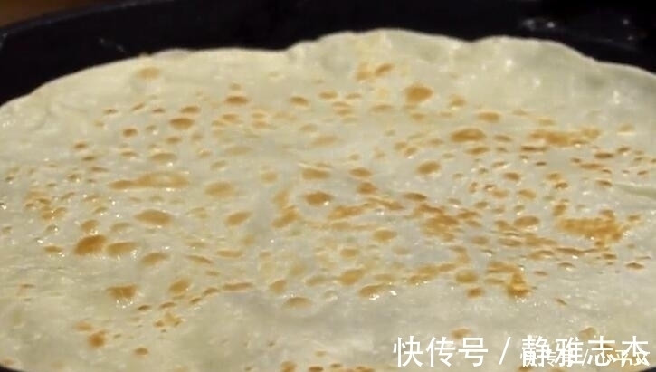 烙饼时，直接烙是大错特错，多加这一步，柔软又起层，30秒出锅