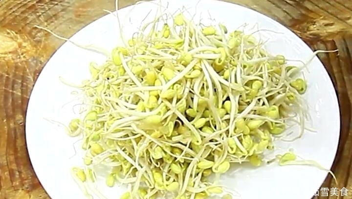 黄豆芽别再炒着吃了，学会新做法，香酥美味，每次上桌瞬间秒光