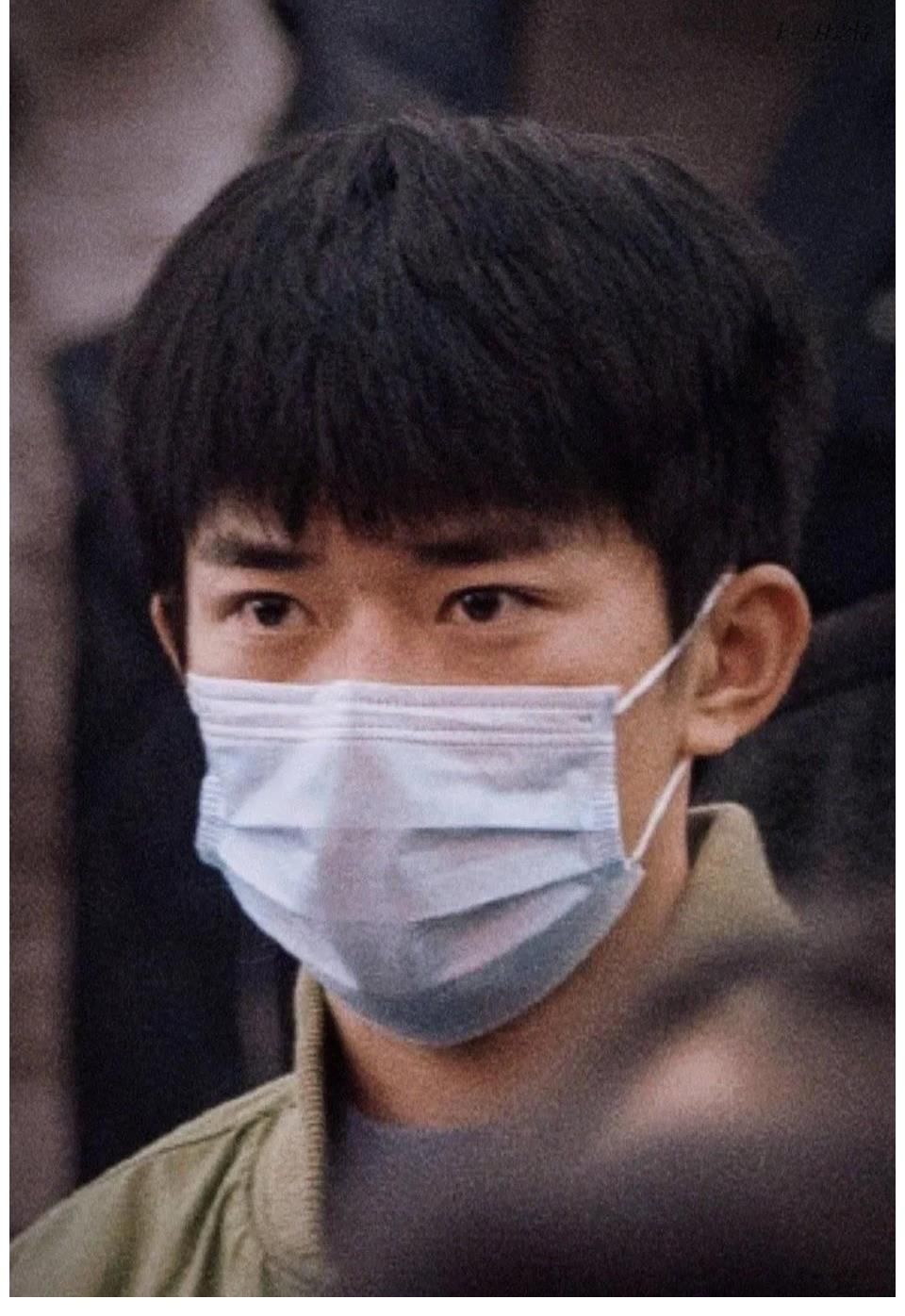 袁泉|《中国医生》首映太感人：张涵予袁泉泪洒现场！观众含泪五次鼓掌