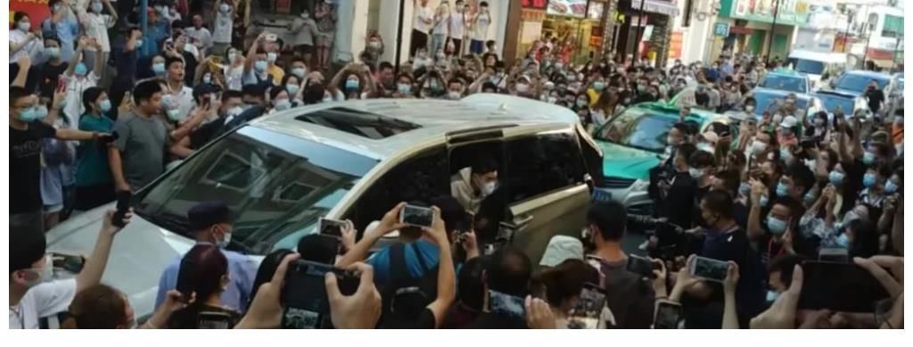 張智霖|明星去菜市場(chǎng)街坊的反應(yīng)很意外，陳小春和張智霖等明星現(xiàn)身廣州錄制節(jié)目