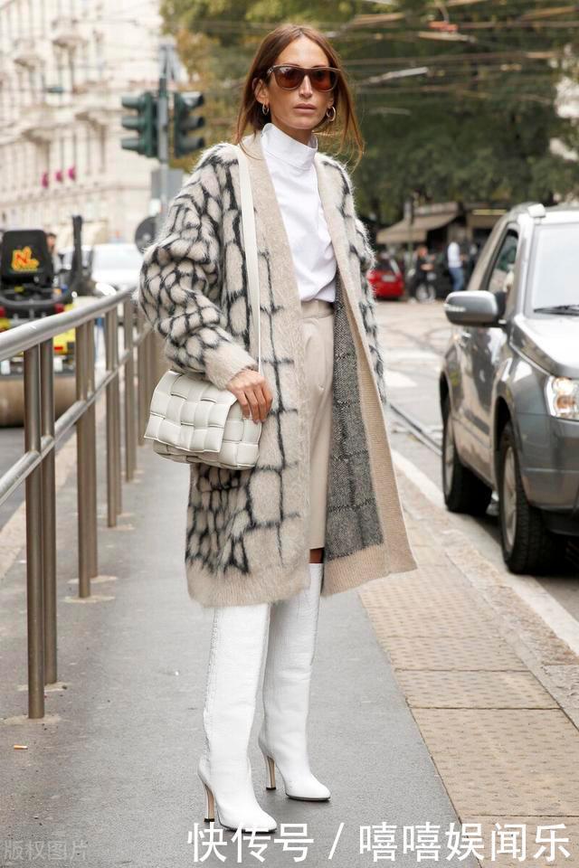 今年不流行风衣了,时髦精都穿“针织开衫”,遮肉显瘦美得不一般