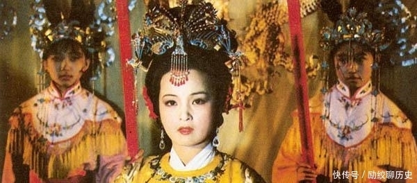 贾府|元春省亲,阖府欢庆,但却耗资无数,到底是好事还是坏事?