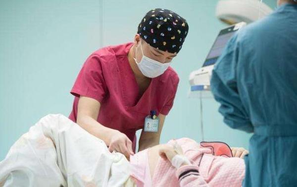 小周|生娃遇男医生接生是啥感觉?孕妈袒露心声:隔着屏幕都尴尬