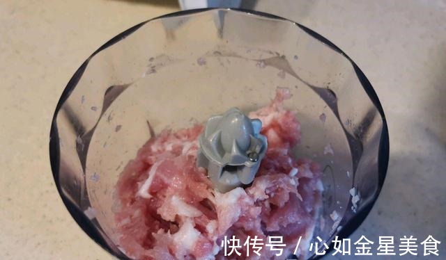 自制秋葵酿肉，荤素结合，味道鲜美，老少皆宜！