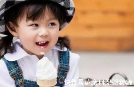奶奶|奶奶掩护萌娃吃冰淇淋，却被妈妈发现，宝宝这可怎么办