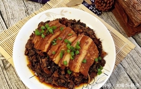  梅菜扣肉一道很不错的下饭菜 做法也不难