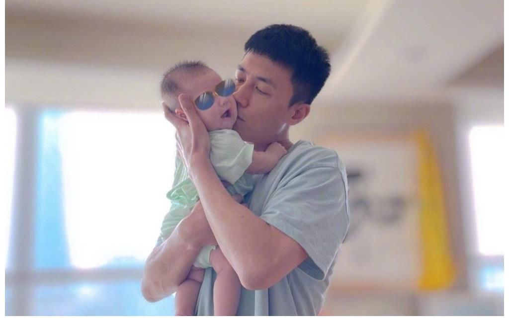 张智霖|陈小春张智霖合照太有感!应采儿的“黑粉”式吐槽引网友爆笑!