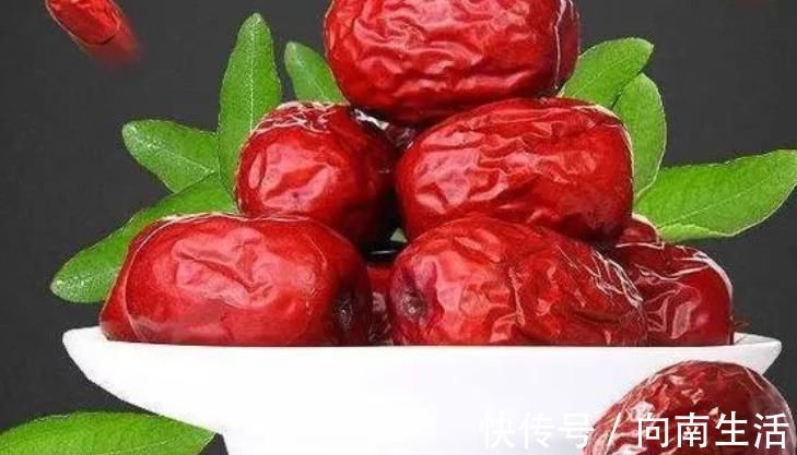 中老年人|原来枸杞不能随便泡水喝，4种情况下，相当于给身体喂毒，要记牢