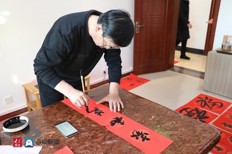 迎新春|翰墨飘香送祝福 城阳区总工会开启“迎新春 送万福”新时代文明实践志愿服务系列活动