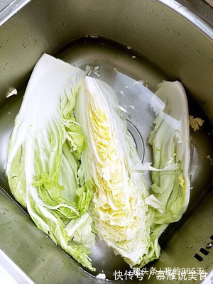 教你一个白菜新吃法,不用炒,不用油,做法超简单,比吃肉还过瘾